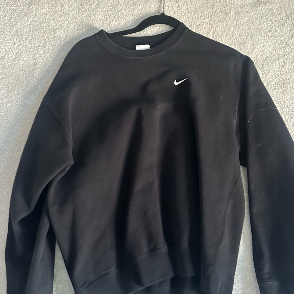 Black nike crewneck